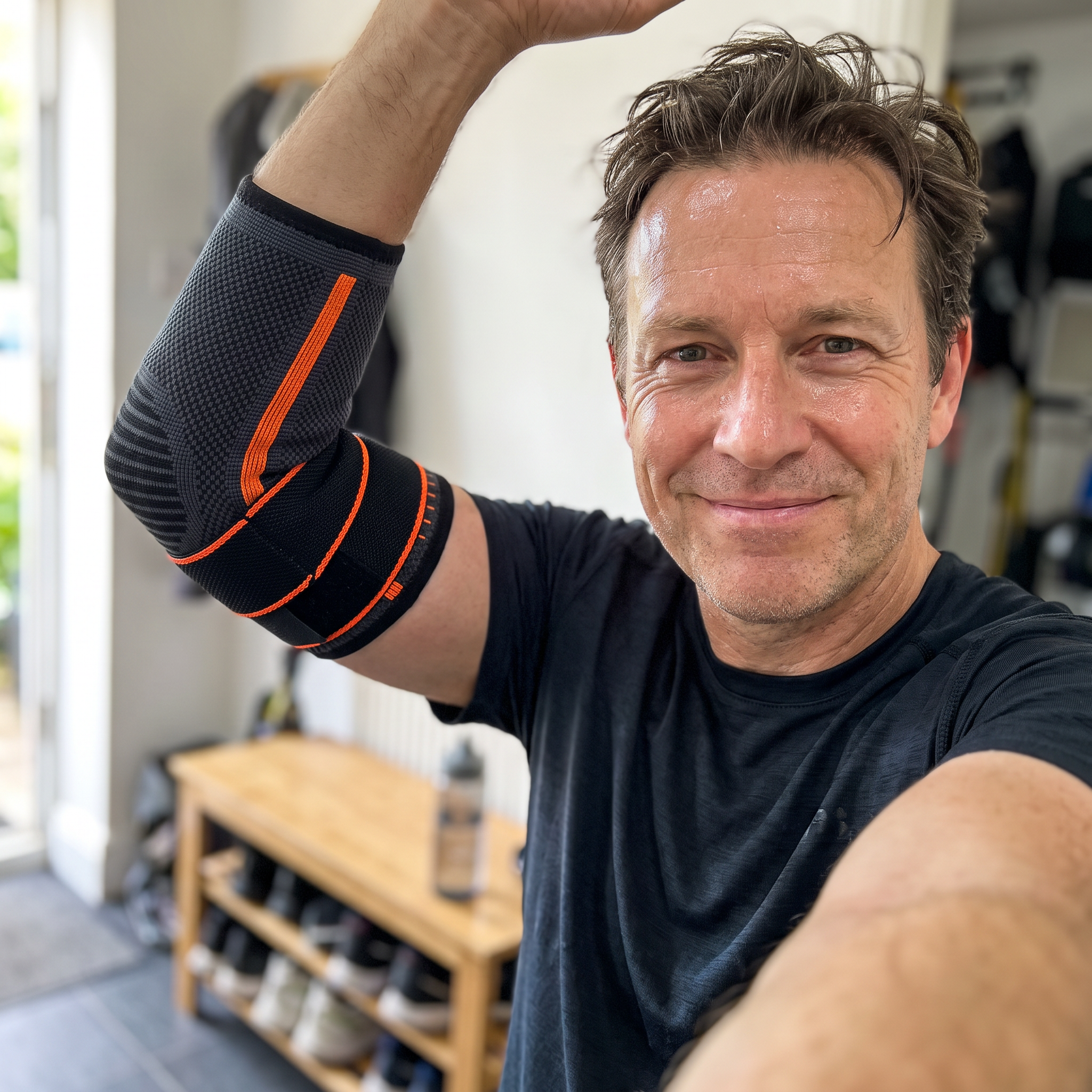 Customer wearing the Sameo elbow brace after a session